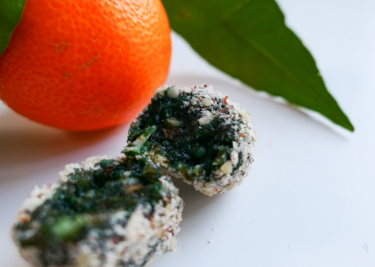 Energy Balls aux noisettes et à la spiruline (vegan)