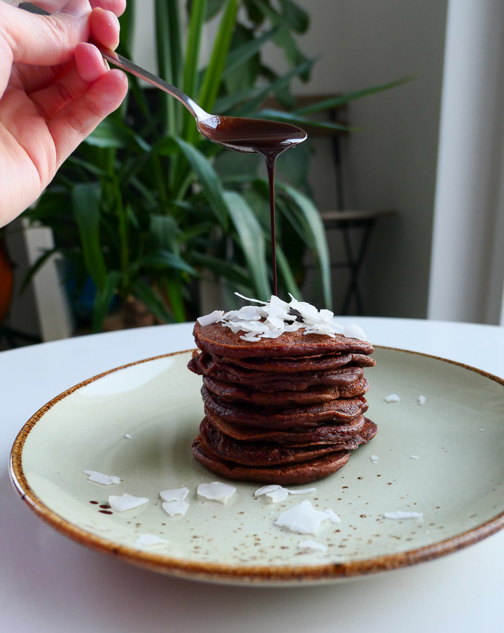 pancakes moelleux healthy au chocolat, banane et lait de coco