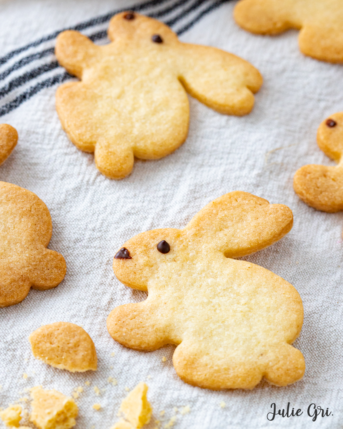 biscuits sucrés en forme de lapin (gros plan)