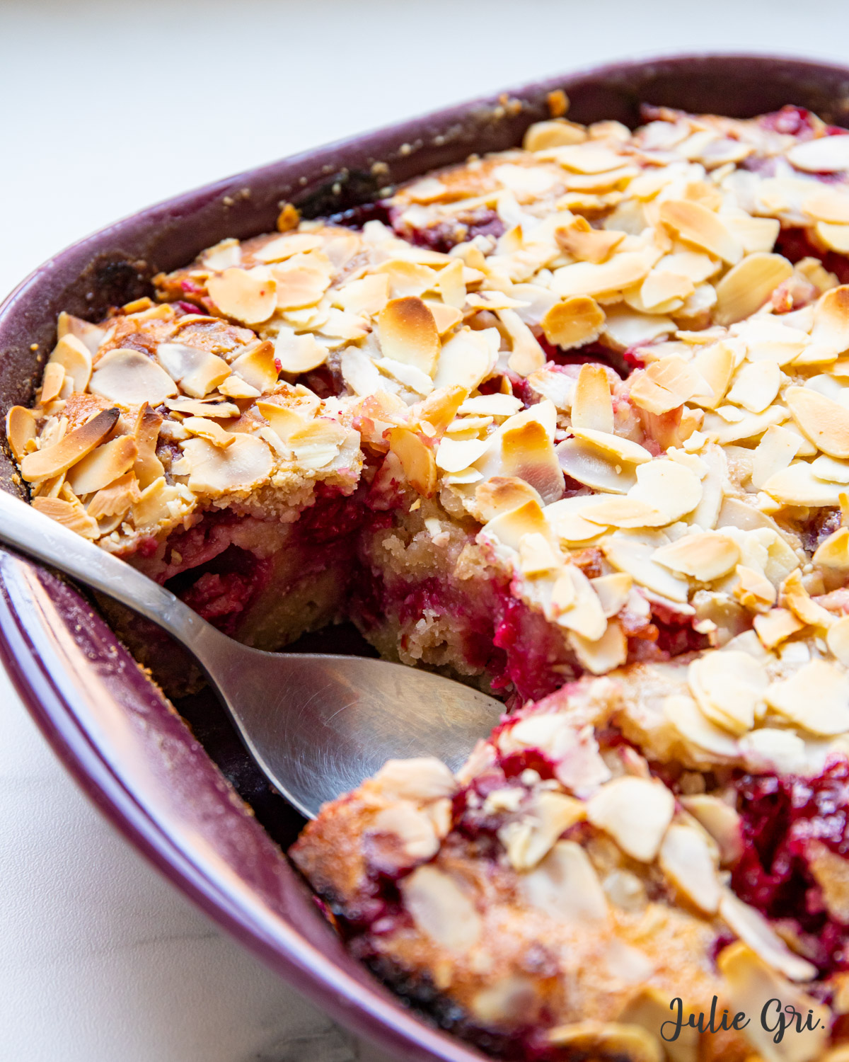 plat de clafoutis aux cerises