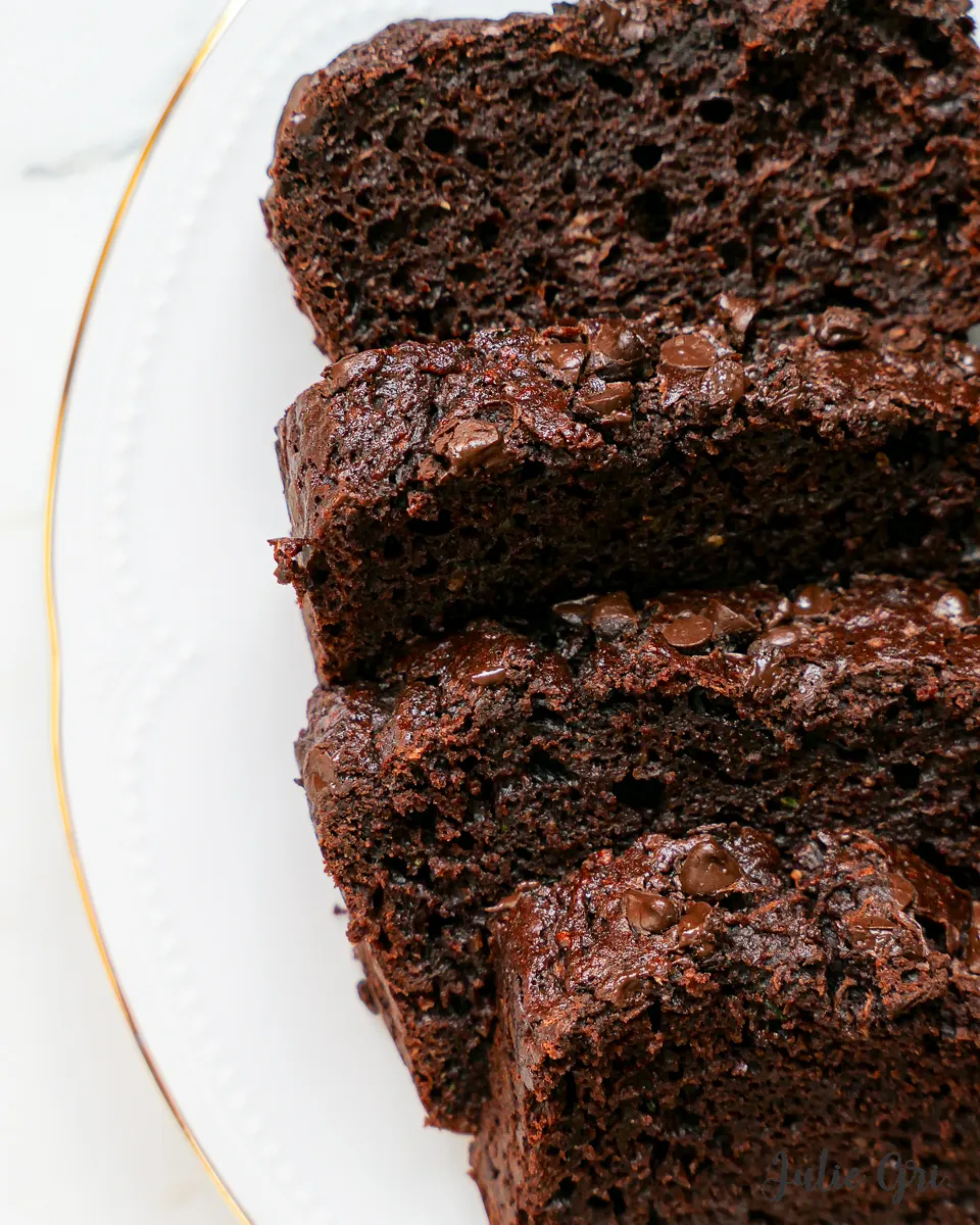 gros plan gâteau à la courgette et chocolat 