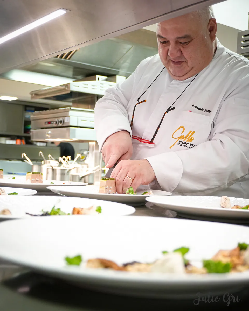 Le Chef François Golla en cuisine "Au Boeuf Rouge" de Niederschaeffolsheim