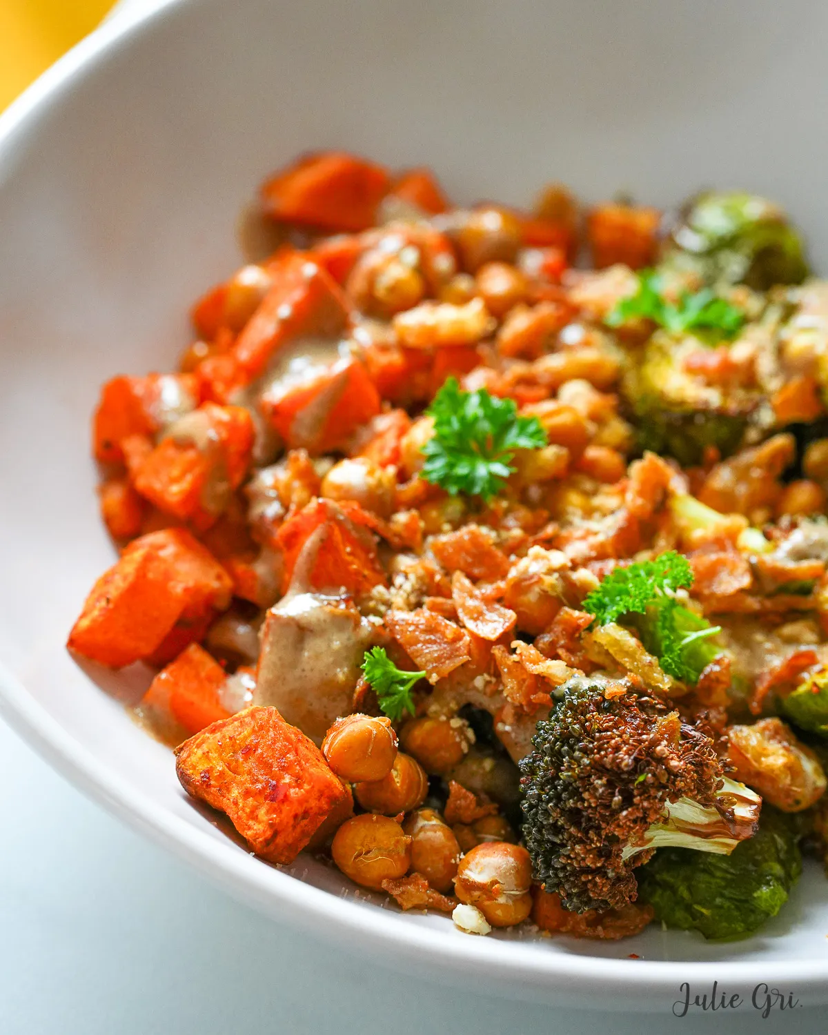 bowl légumes grillés sauce tahini