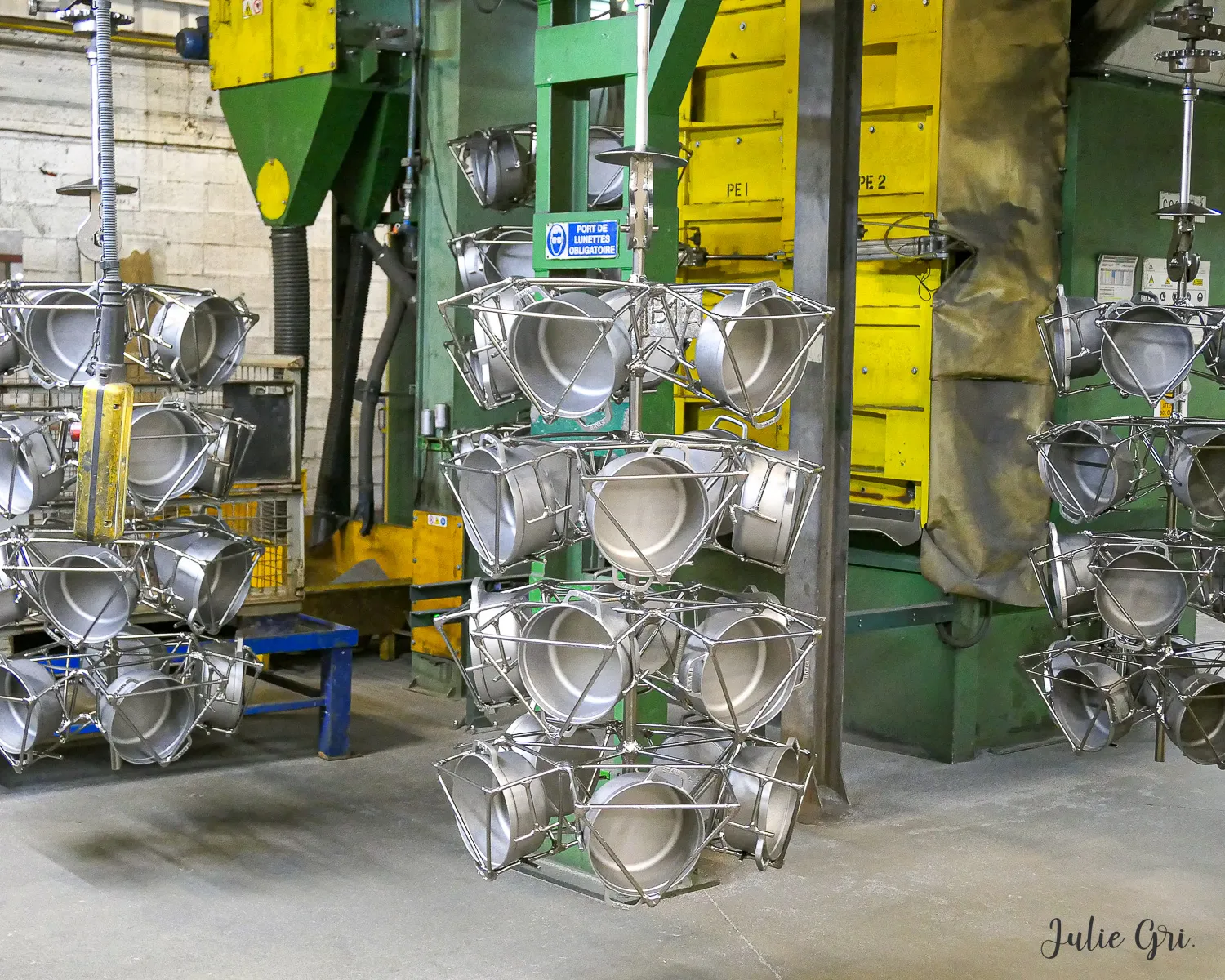 fabrication cocotte en fonte Staub
