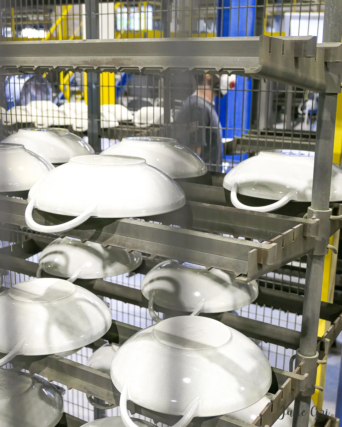 fabrication cocotte en fonte Staub
