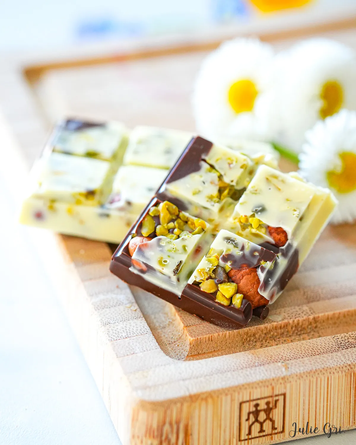 chocolat fourré noisettes et pistaches