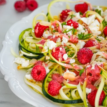 Salade de courgettes aux framboises et feta