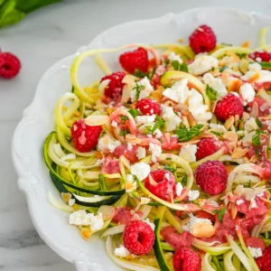 Salade de courgettes aux framboises et feta