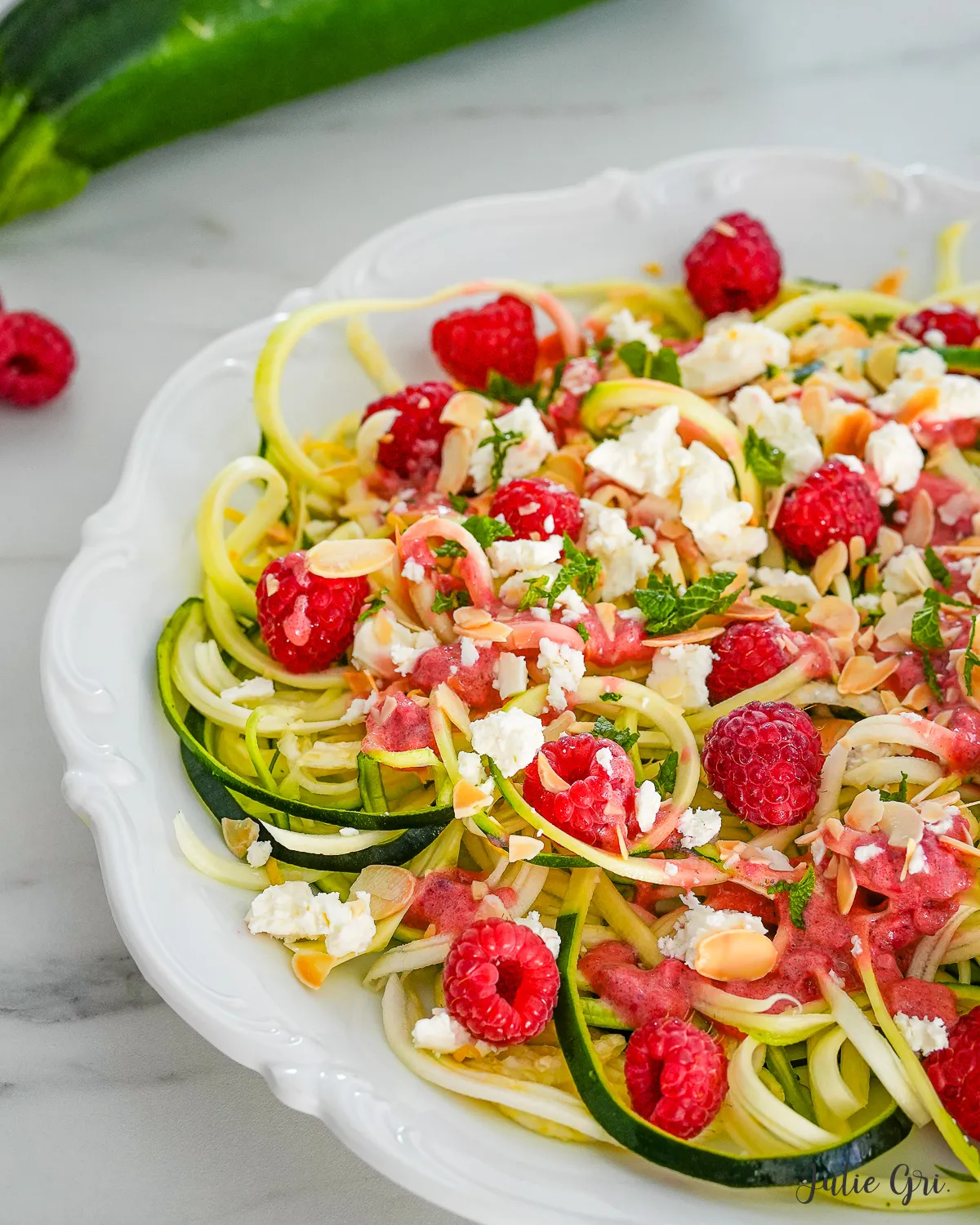 Salade de courgettes aux framboises et feta