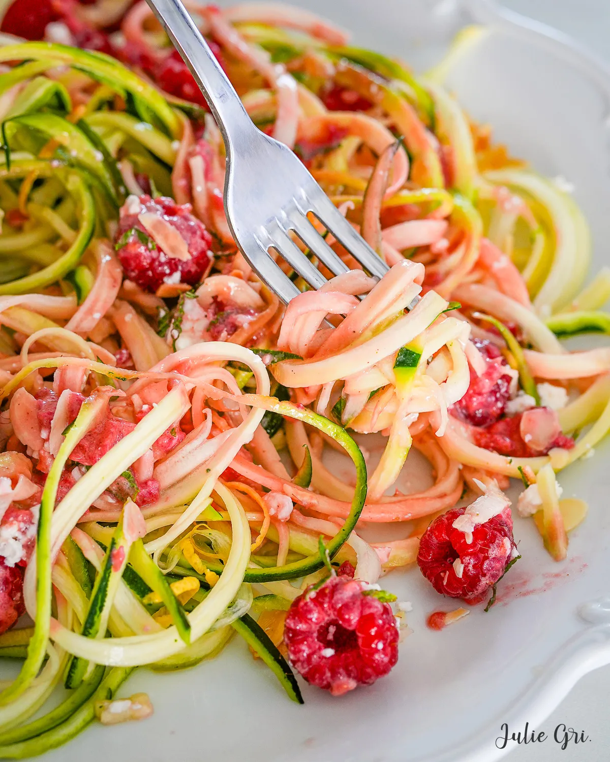 Salade de courgettes aux framboises et feta