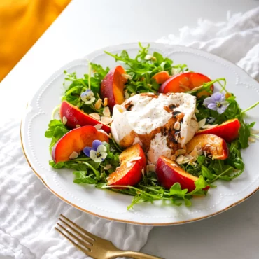 Salade pêche burrata