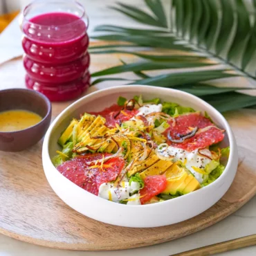 Salade gourmande au pomelo et cœur de burrata