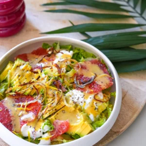 Salade gourmande au pomelo et cœur de burrata