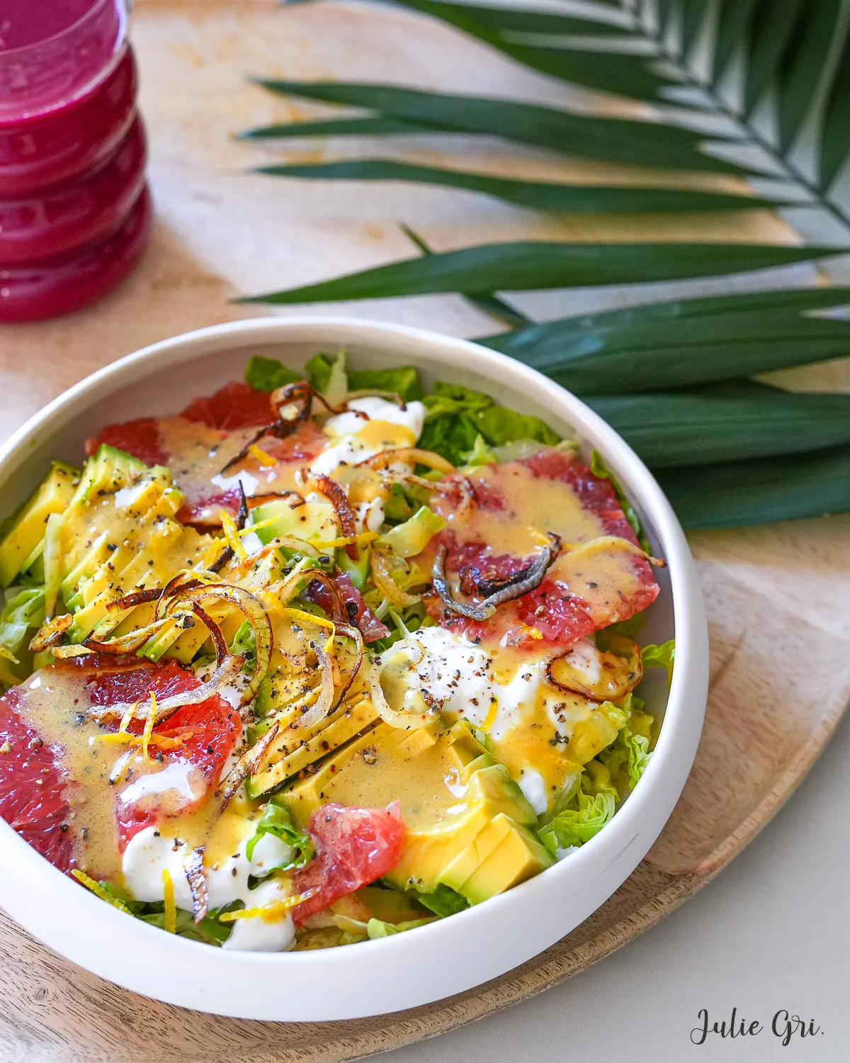 Salade gourmande au pomelo et cœur de burrata