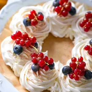 pavlova lemon curd fruits rouges