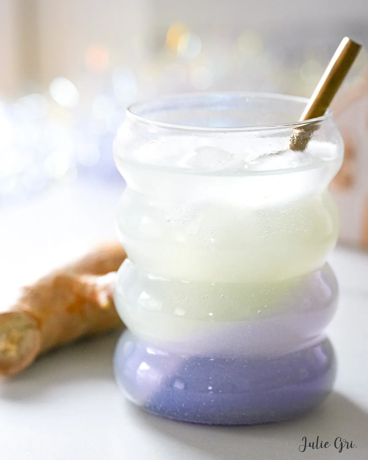 Mocktail pétillant à la violette et au gingembre