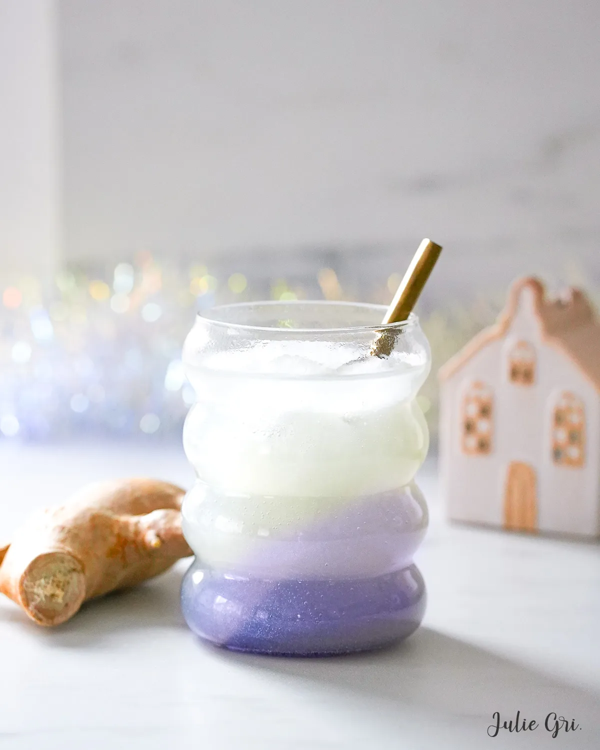 Mocktail pétillant à la violette et au gingembre